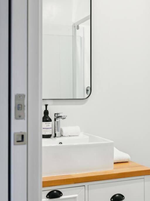 950M To Cbd - Instant Book Tidy Unit Διαμέρισμα Gisborne Εξωτερικό φωτογραφία